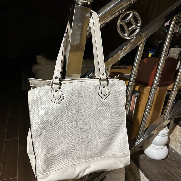 Coach Off-White Charlie Python Handbag in excellent pre-owned condition. - Picture 4 of 13